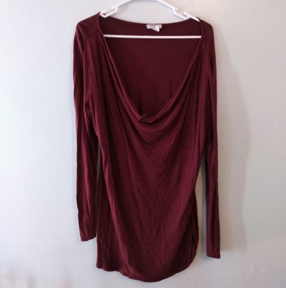 Burgundy long sleeve scoop neck shirt